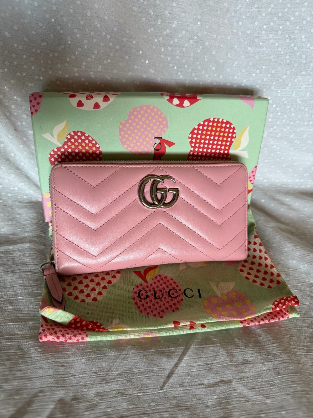 💞Gucci Pink GG Marmont Chevron Zip Wallet ( full inclusion)